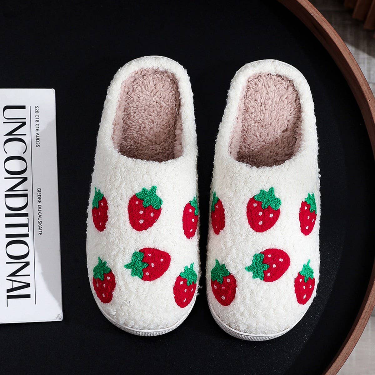 Warm Winter Strawberry Soft-Soled Cotton Slippers_Cwmm3057