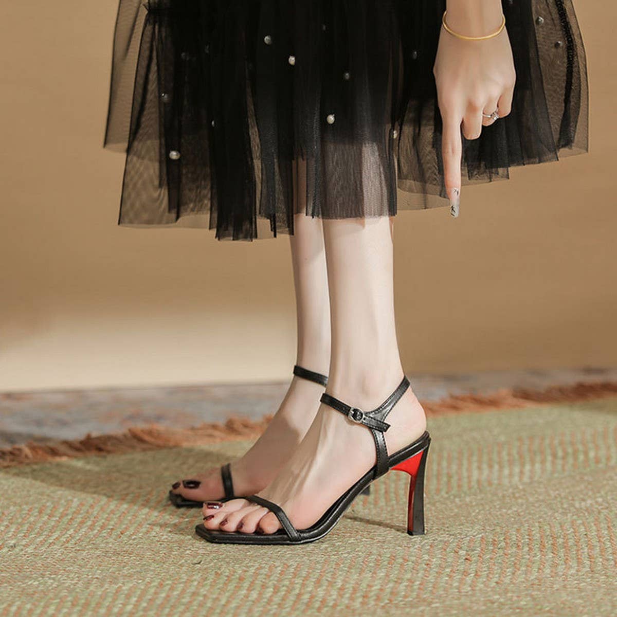 BLACK MINIMALIST SQUARE HEADED LADIES HEELS_CWSHH0021