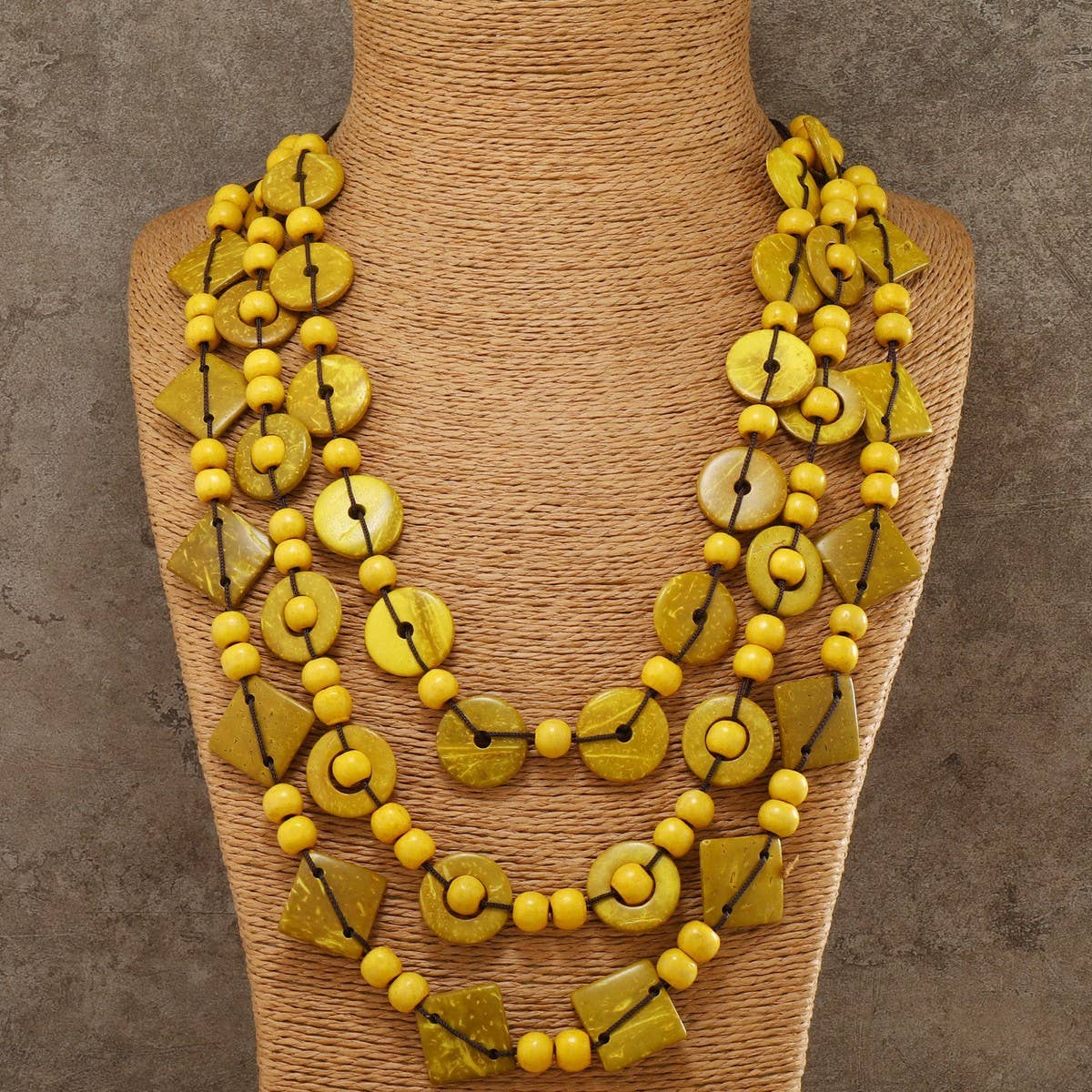 BOHEMIAN VINTAGE COCONUT SHELL SWEATER CHAIN_CWMM4387