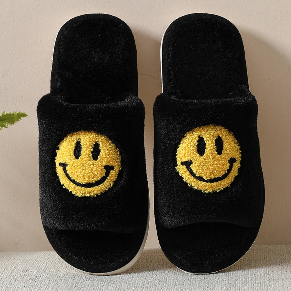 COZY SMILING FACE SLIPPERS FUZZY SLIPPERS WOMEN_CWSHS0249