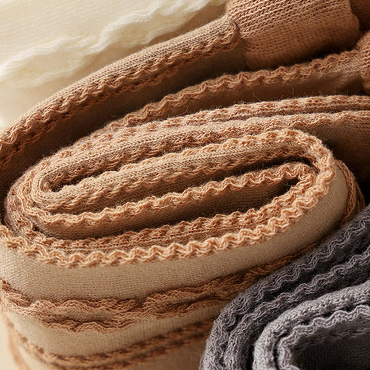 RUFFLE SPIRAL TEXTURE CREW SOCKS FOR WOMENS_CWMS1407