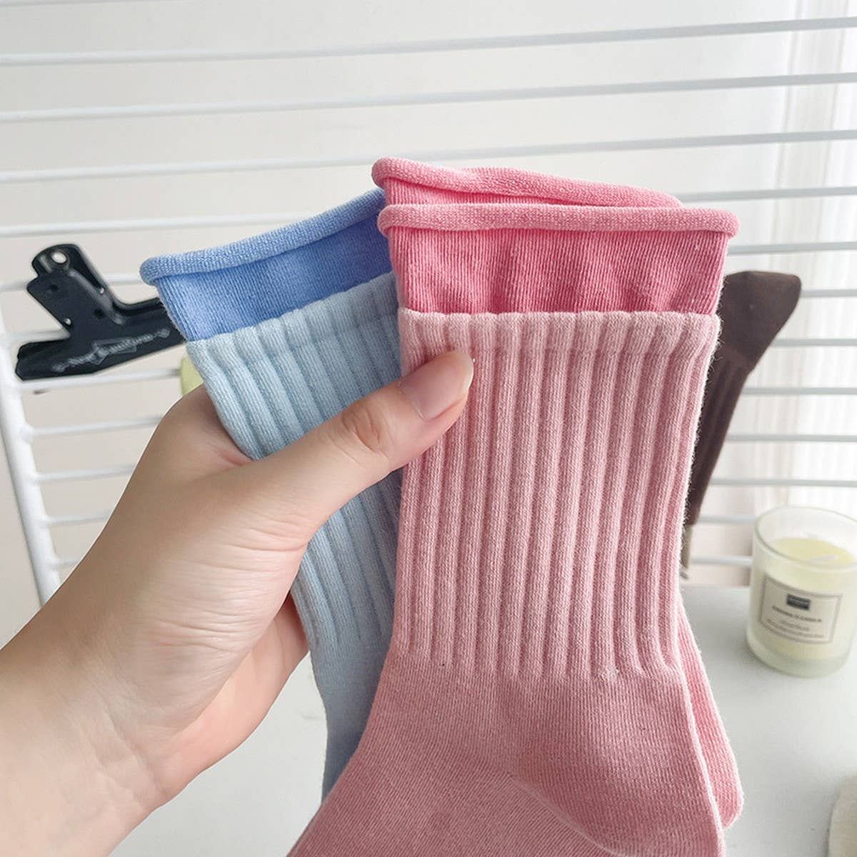 Women Pair Breathable Hemmed Socks_Cwms0303
