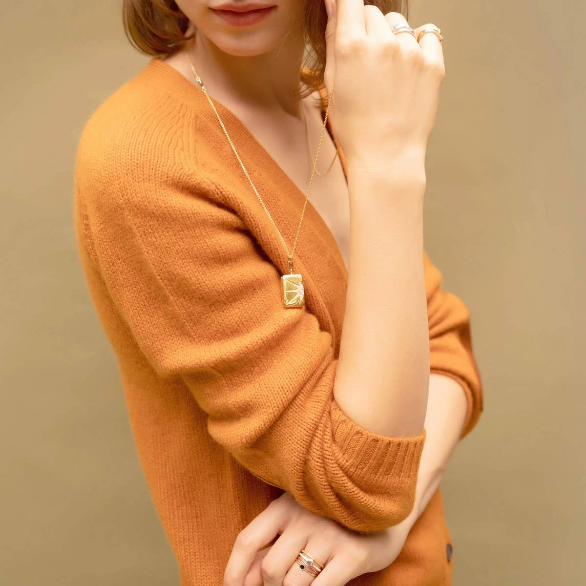 MOON SHELL LOCKET NECKLACE VINTAGE GOLD PLATED_CWMM6962