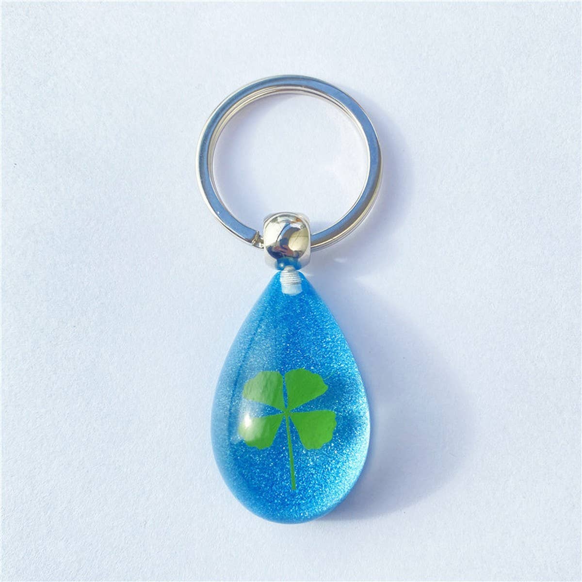 CREATIVE NEW FOUR LEAF CLOVER LUMINOUS KEYCHAIN_CWMM3708