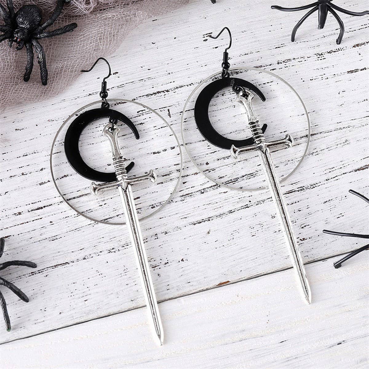 HALLOWEEN ROUND BLACK MOON SWORD EARRINGS_CWAJE1988