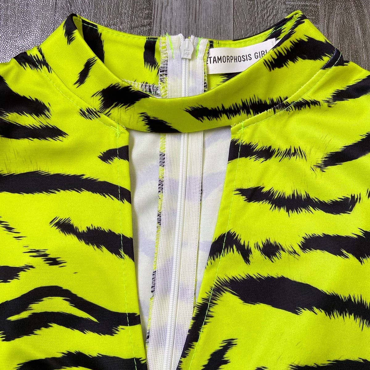 LONG SLEEVED HIGH WAISTED OVERSIZED PRINTED DRESS_CWDMD3711