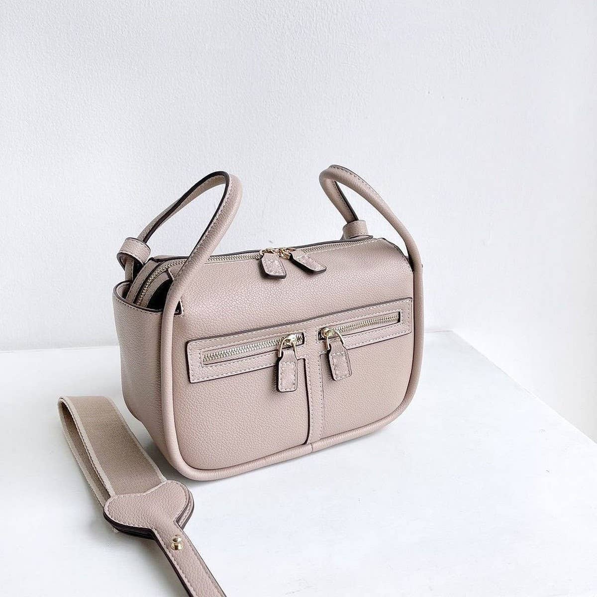 Multi-Zip Pocket Handbag_Cwab1938