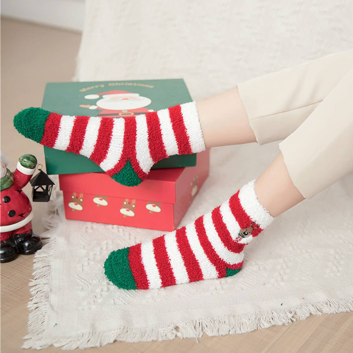 CHRISTMAS EMBROIDERY COZY SOCKS FOR WOMEN_CWMS0200