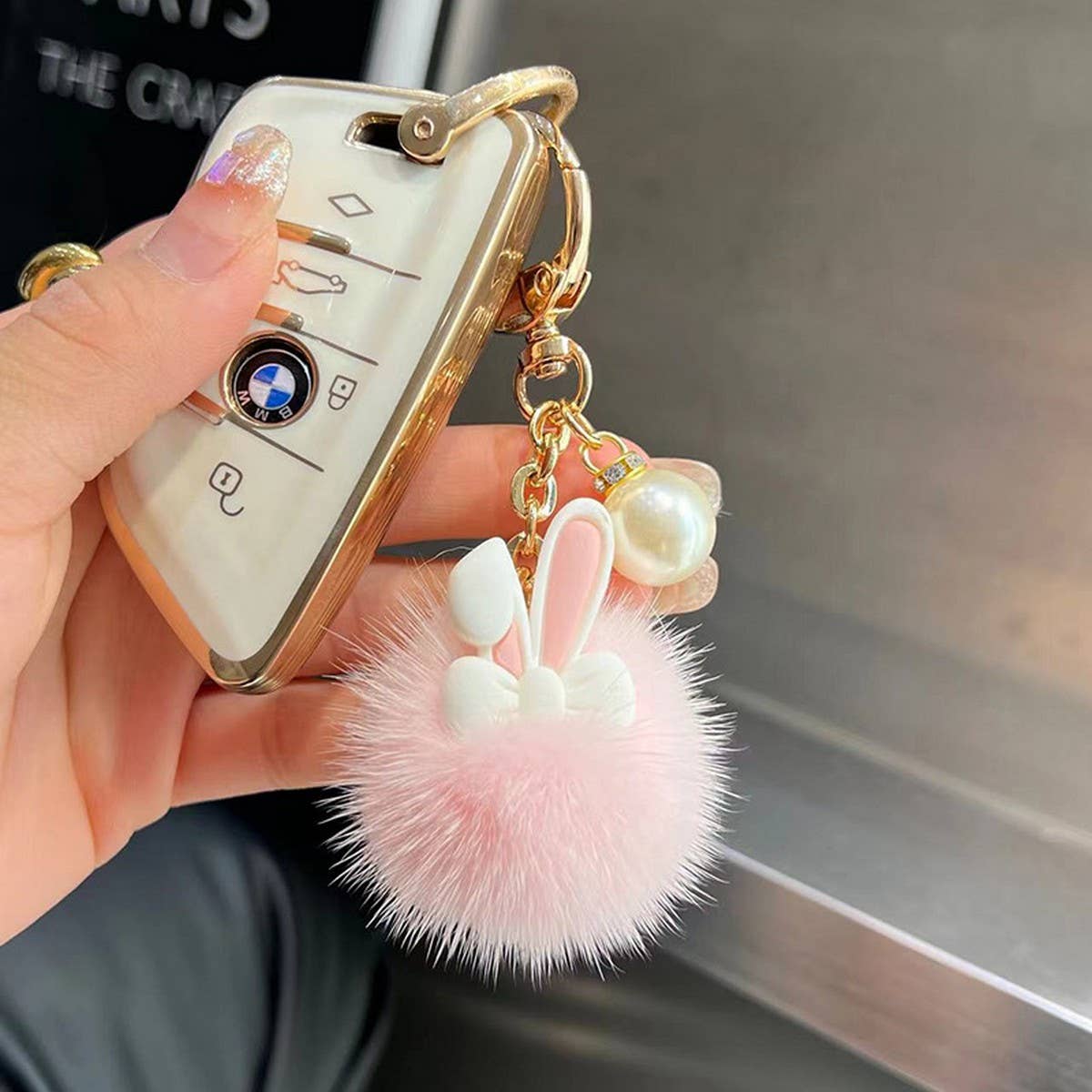 CUTE BUNNY CAR KEYCHAIN PENDANT ACCESSORIES_CWMM2595