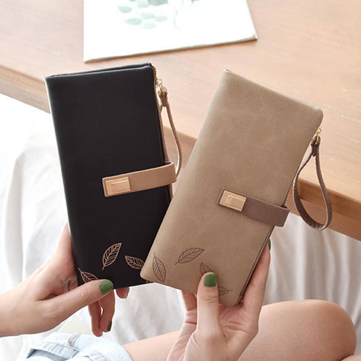 Minimalist Two-Fold Wallet With Hand Strap_Cwab06226
