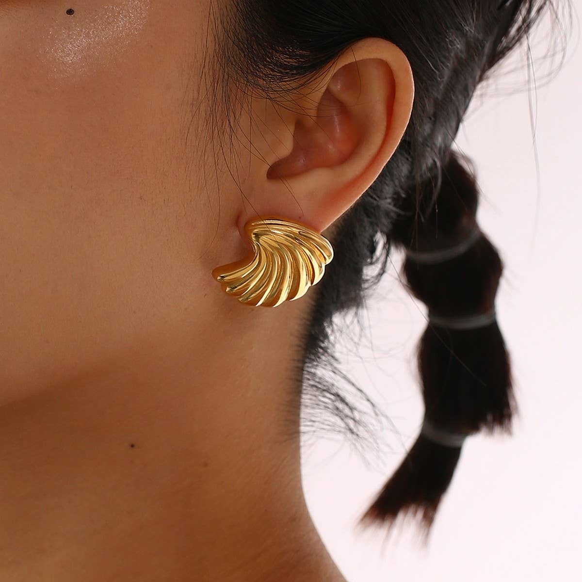 FADE RESISTANT TITANIUM STEEL MINIMALIST STUDS_CWMM8905