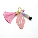 LETTER ACRYLIC KEYCHAIN WITH GEOMETRIC CHARM_CWMM7023