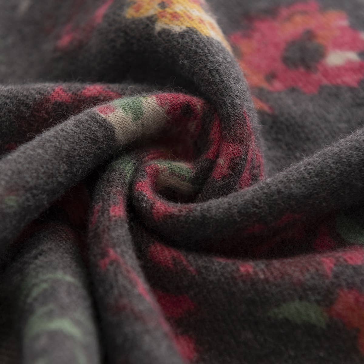 Women Retro Warm Rose Print Scarf