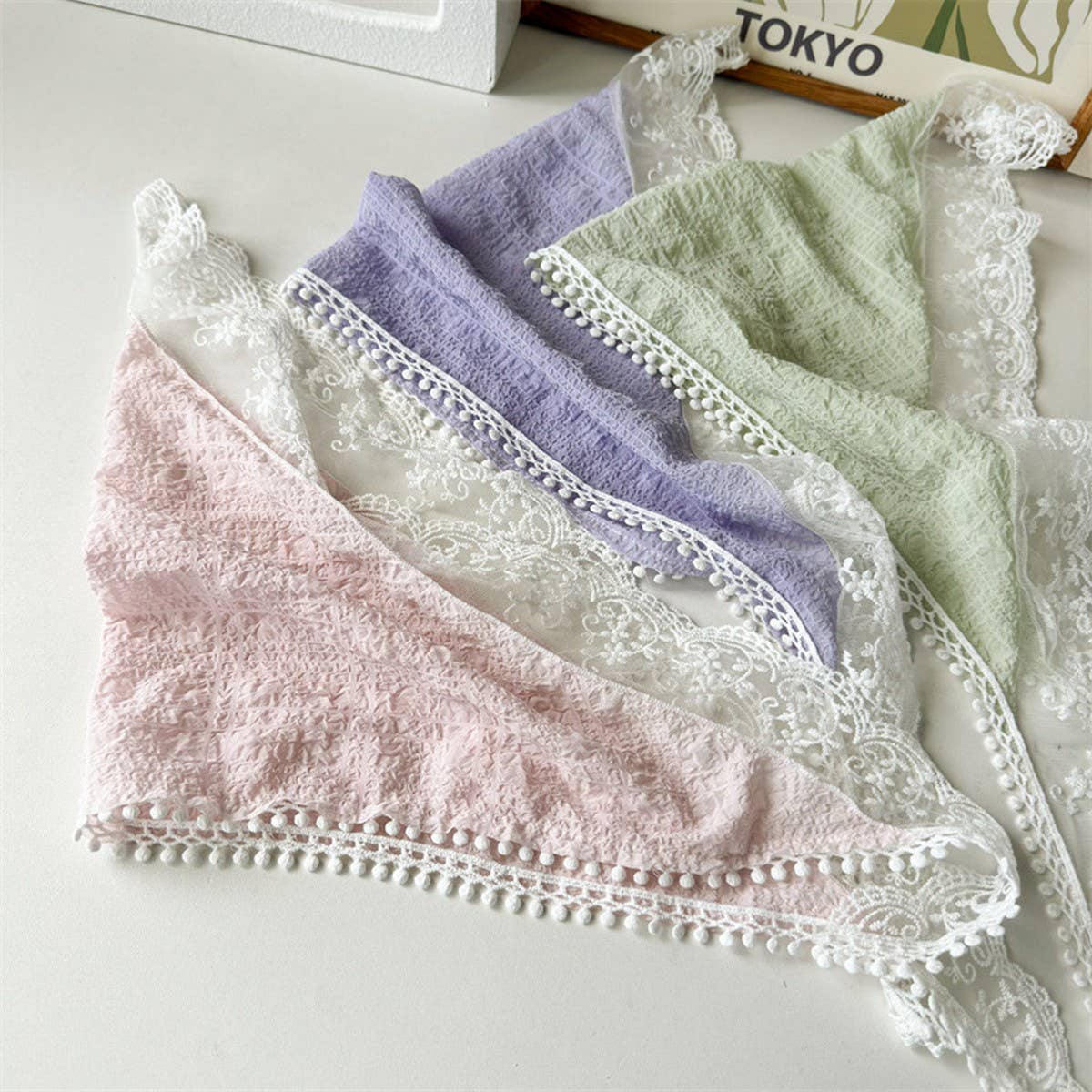 PASTORAL STYLE WHITE LACE TRIANGLE SCARF_CWAHA1375
