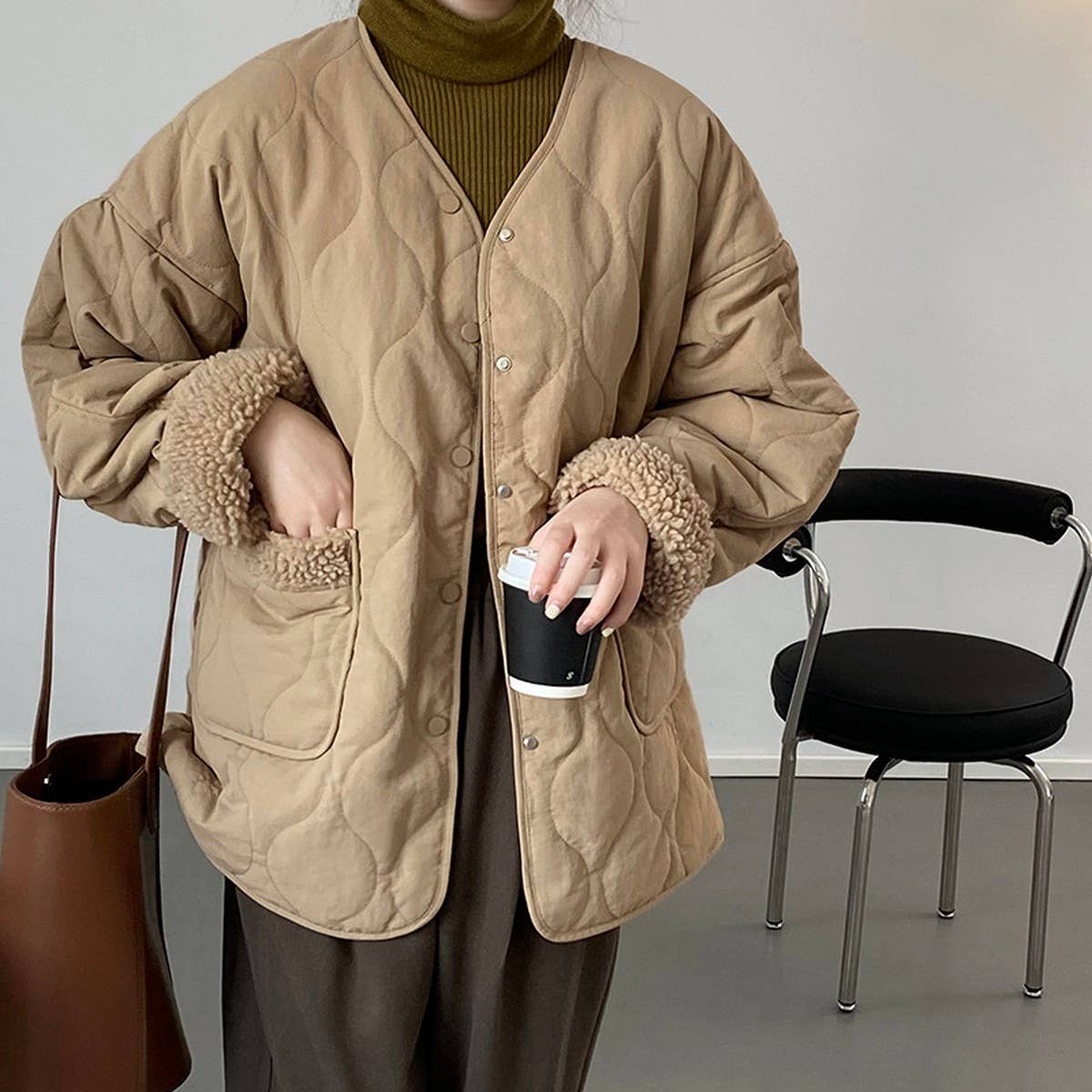 V Round Neck Spliced Lamb Wool Padded Jacket