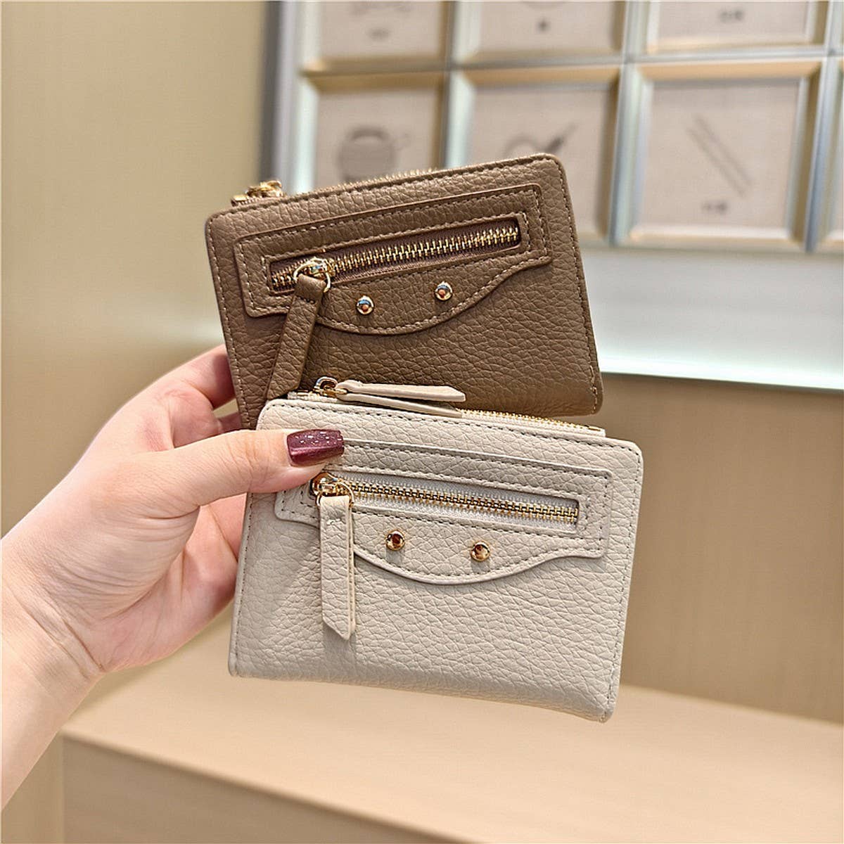 Minimalist Zip Wallet With Studded Details_Cwab06234