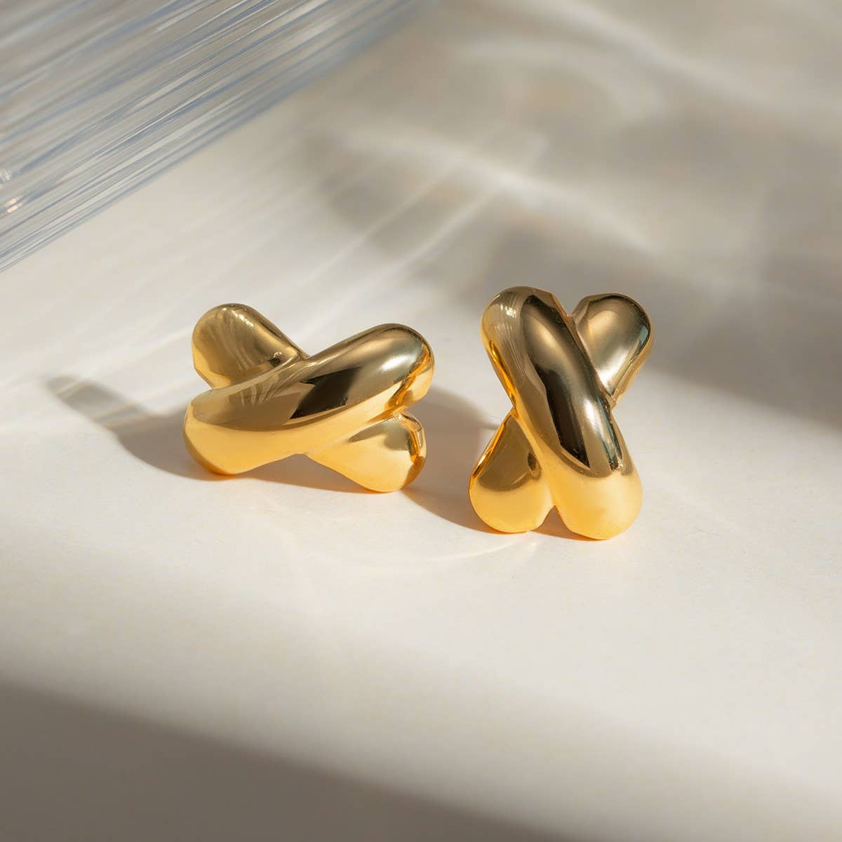 TEMPERAMENTAL SIMPLE LINES X SHAPED EARRINGS_CWAJE1784