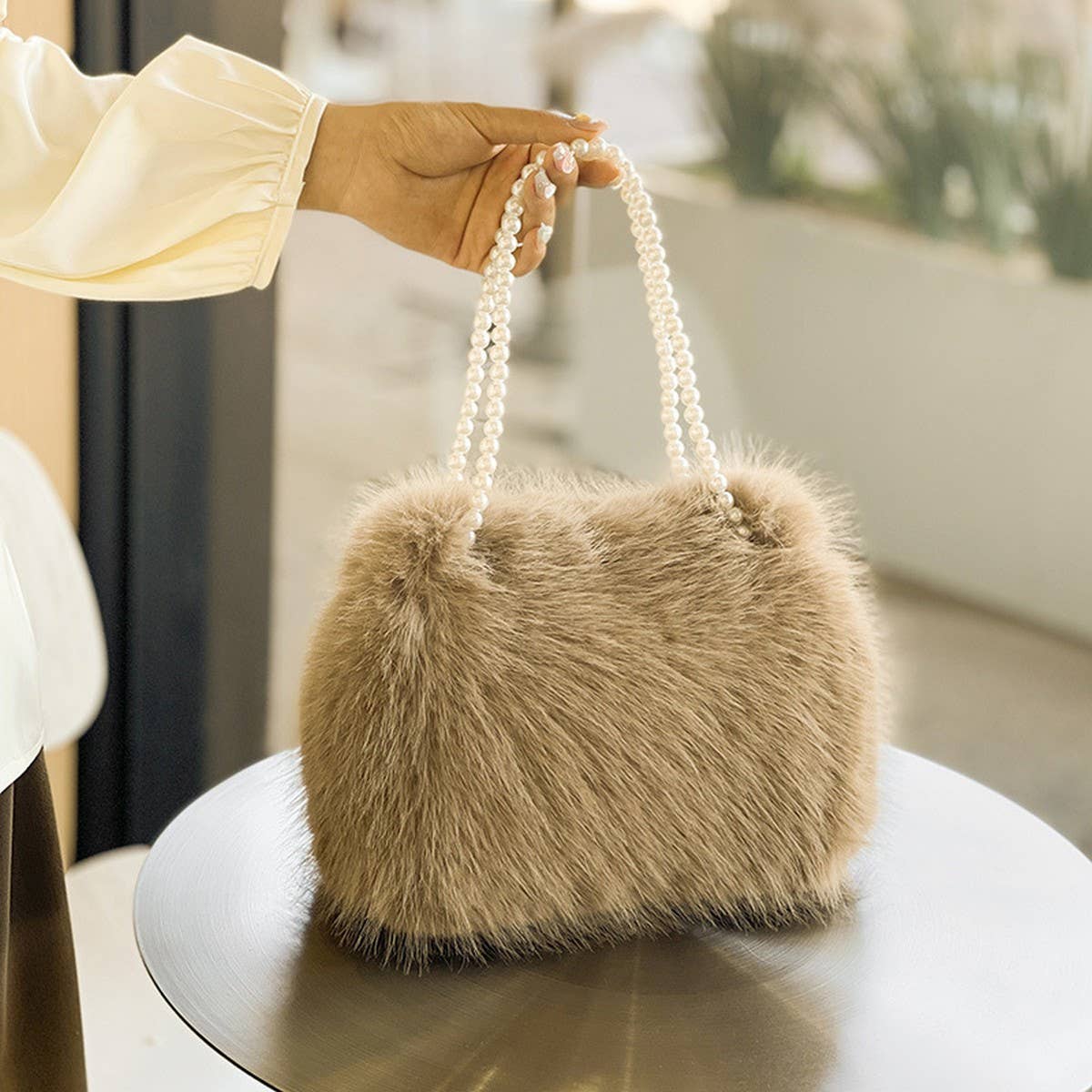 Winter Fashion Pearl Chain Shoulder Plush Bag_Cwab3950