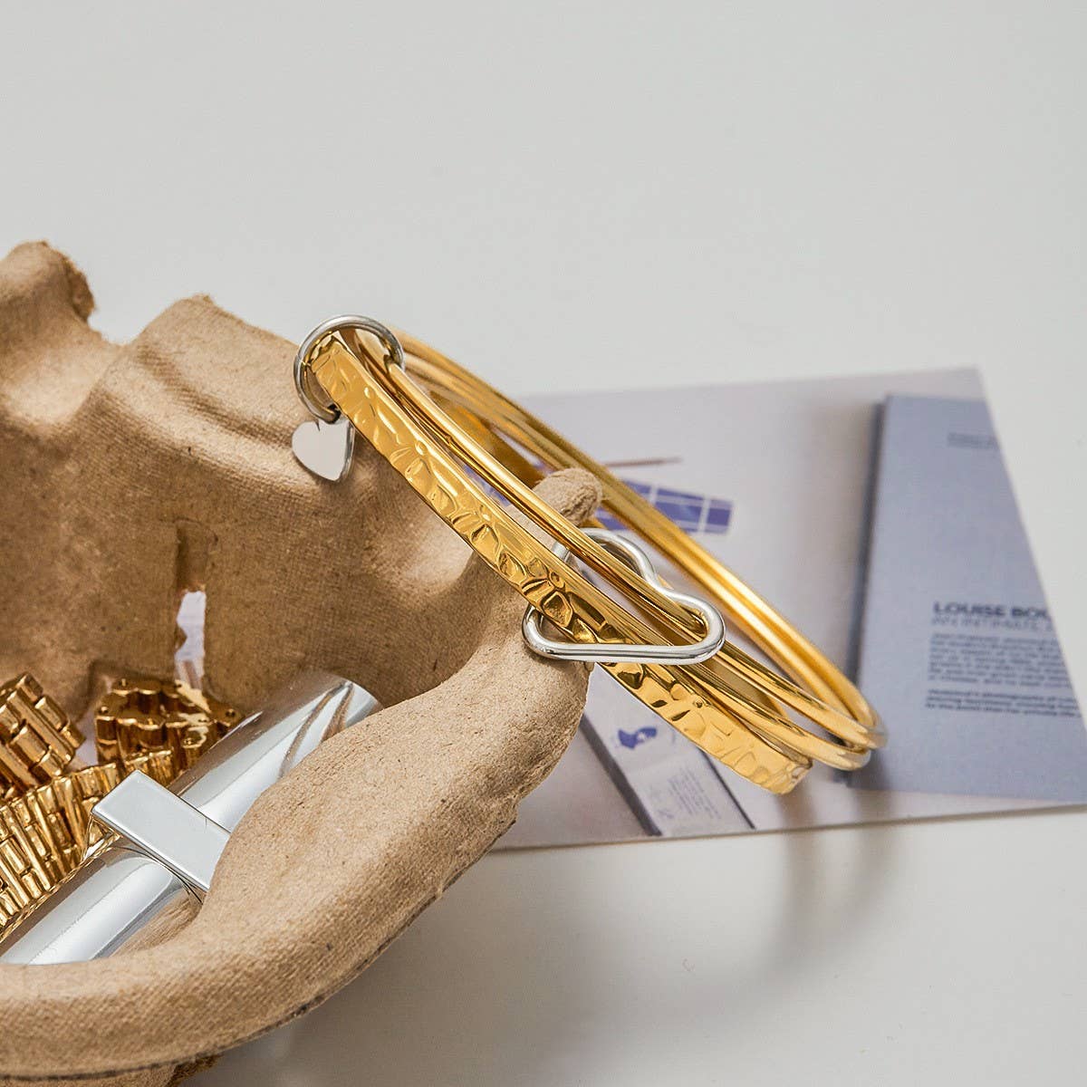 18K GOLD SILVER WIDE HAMMERED HEART CLASP CUFF_CWAJE4814