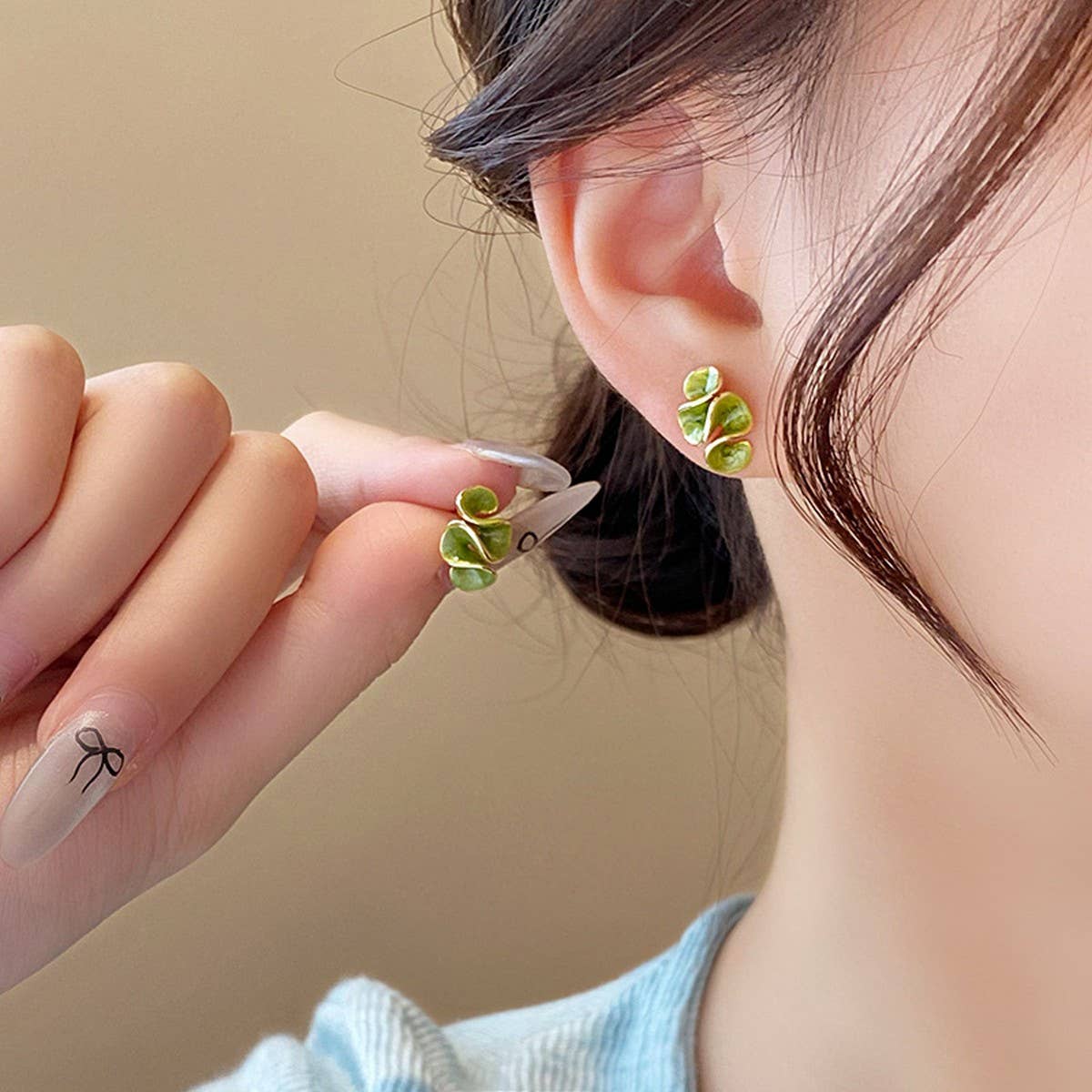 Small Fresh Ruffled Pleated High-End Earrings_Cwaje2353