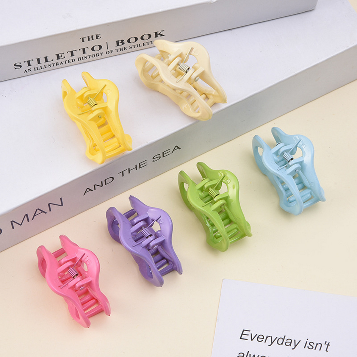 MINI CLOUD HAIR CLAW CREAMY PASTEL SIDE CLIP_CWAHA1042