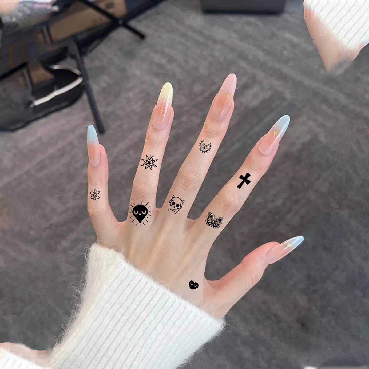 BLACK FINGER TATTOOS MINIMALIST SEXY LOOK_CWMM8235
