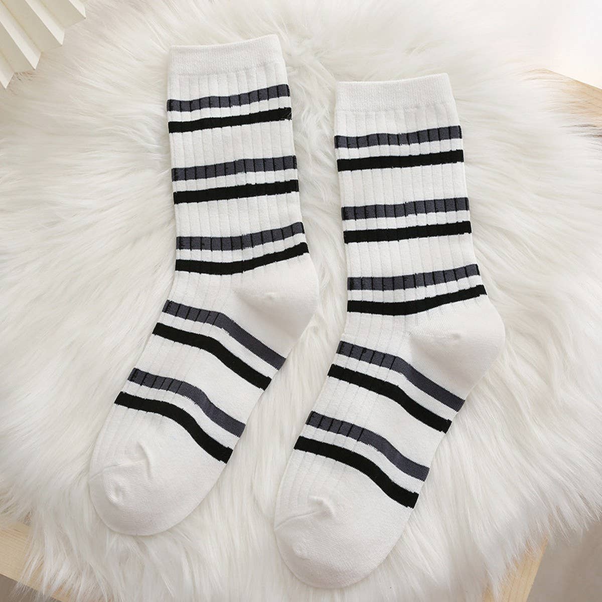 AUTUMN BLACK AND WHITE STRIPED SOCKS FOR WOMEN_CWMS1001