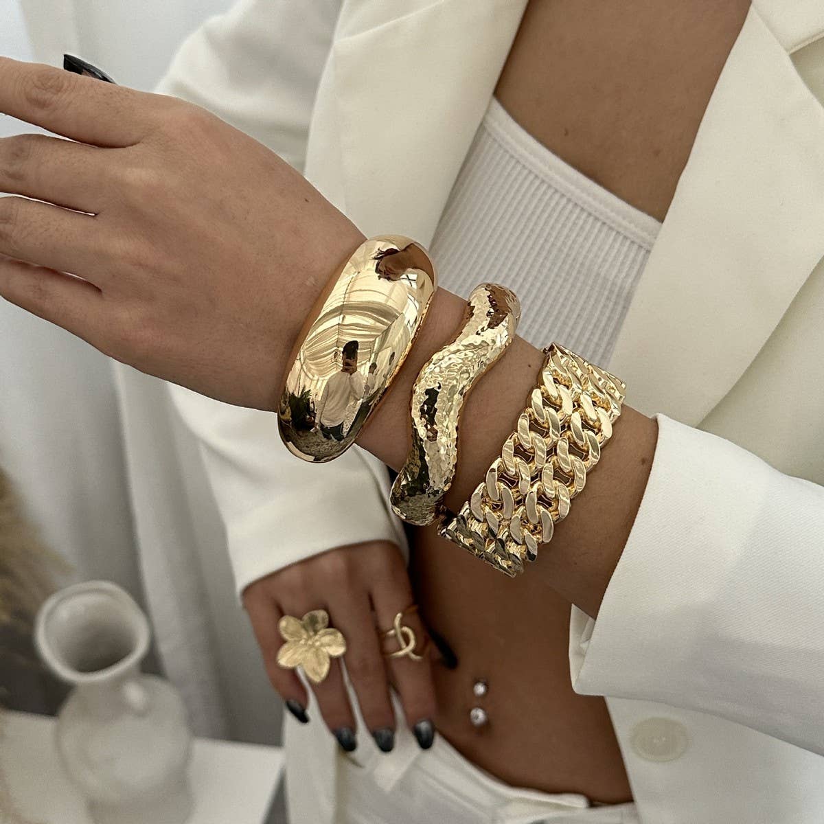 IRREGULAR METAL SMOOTH SPRING WIDE BRACELET_CWMM3110