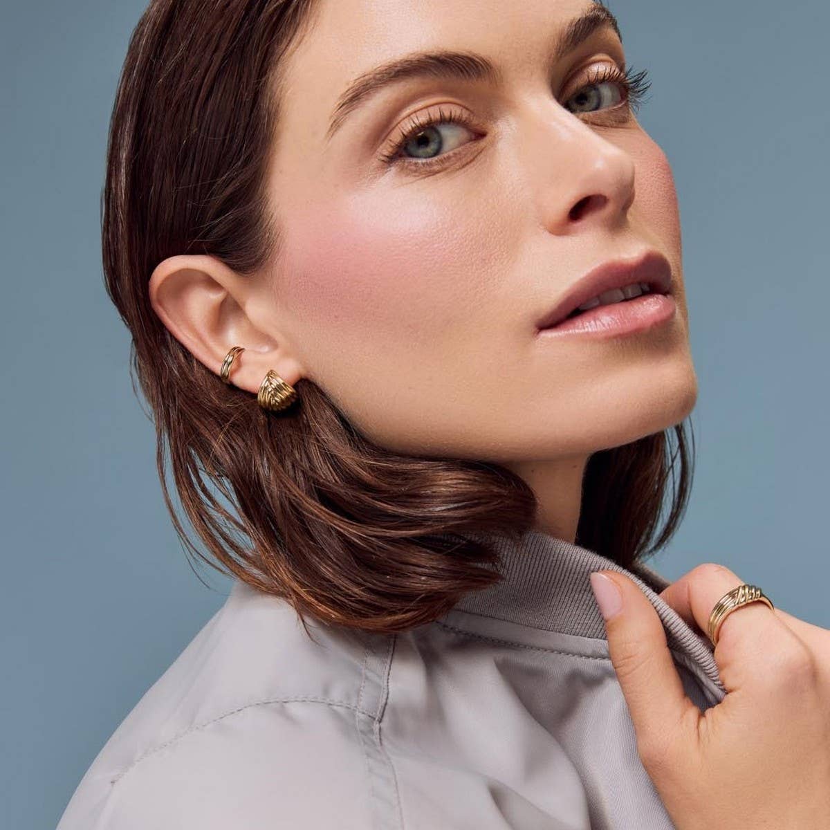 GOLD STRIPED FAN SHAPED STAINLESS STEEL STUDS_CWAJE5001