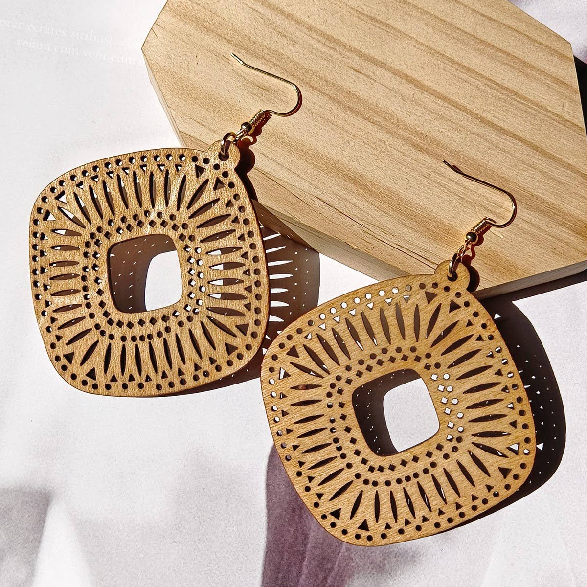 SIMPLE AND FASHIONABLE HOLLOW WATER DROP EARRINGS_CWAJE1572