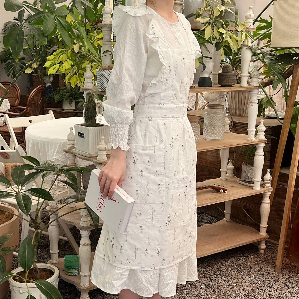 LINES COTTON AND LINEN PRINTED RUFFLED FLORAL APRON_CWMM5816