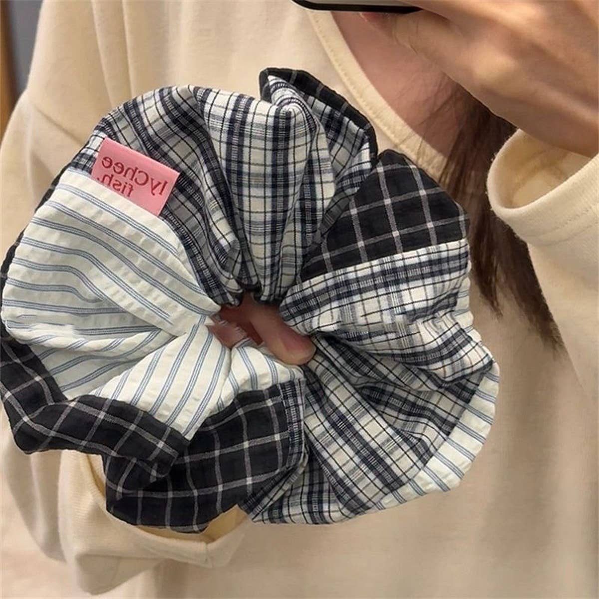 PLAID PATCHWORK SCRUNCHIE FOR STYLISH UPDOS_CWAHA5511