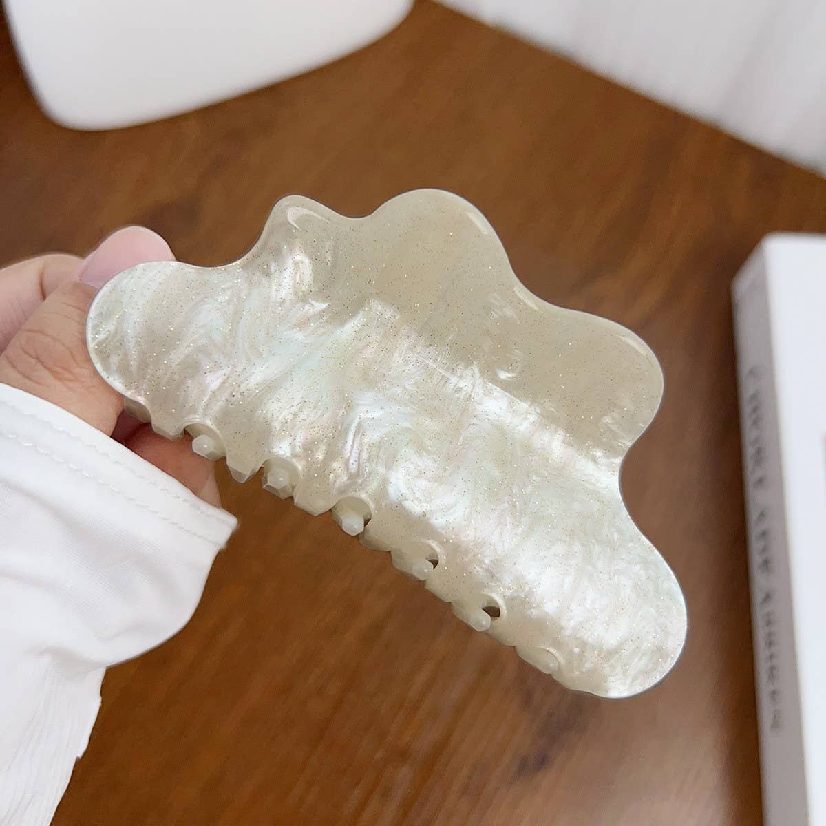 ELEGANT CLOUD ACRYLIC HAIR CLAW CHIC PONYTAIL CLIP_CWAHA1593