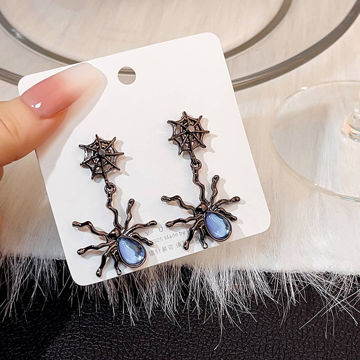 SWEET AND COOL DARK SPIDER PERSONALITY EARRINGS_CWAJE1855