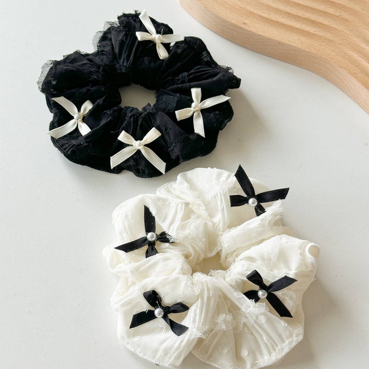 CONTRAST COLOR BOW PEARL LACE HAIR TIE_CWAHA2433