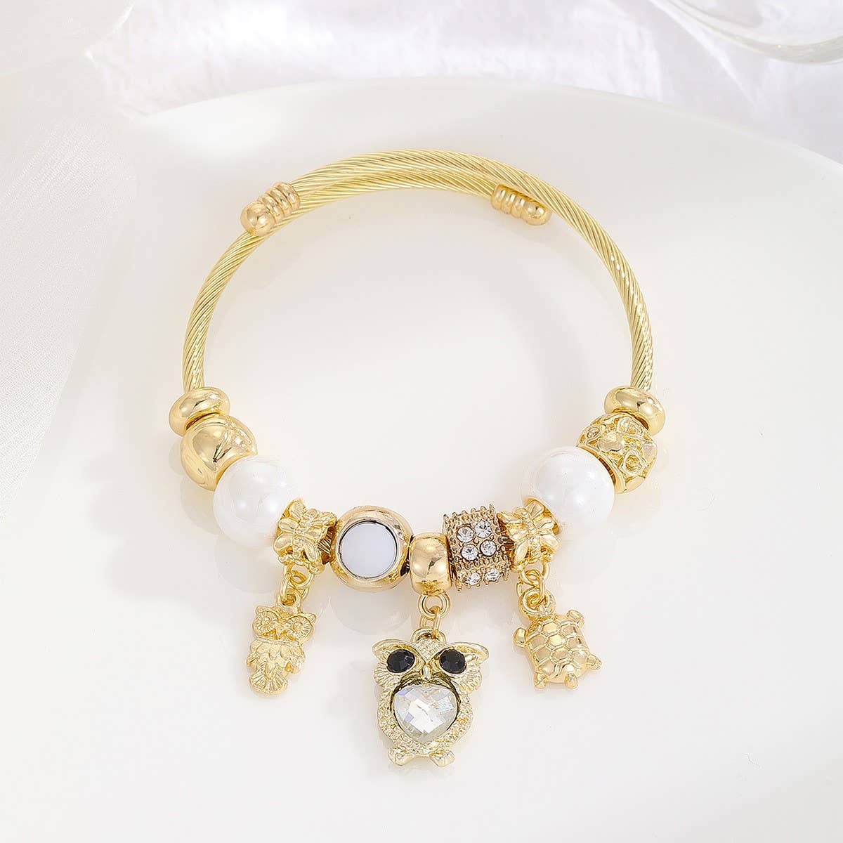 GOLD BRACELET WITH TREE HEART TAIL CHARMS_CWMM8620