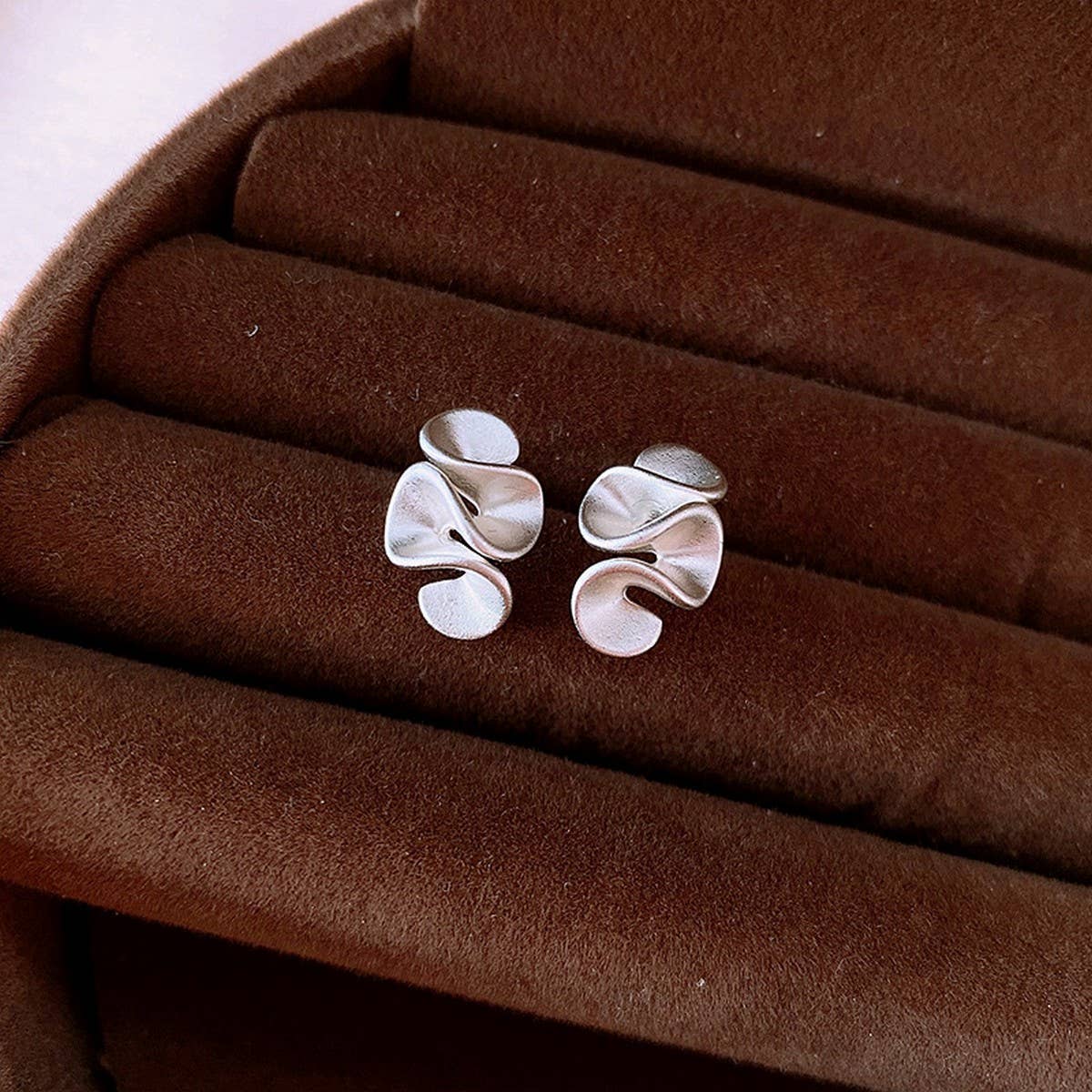 Small Fresh Ruffled Pleated High-End Earrings_Cwaje2353