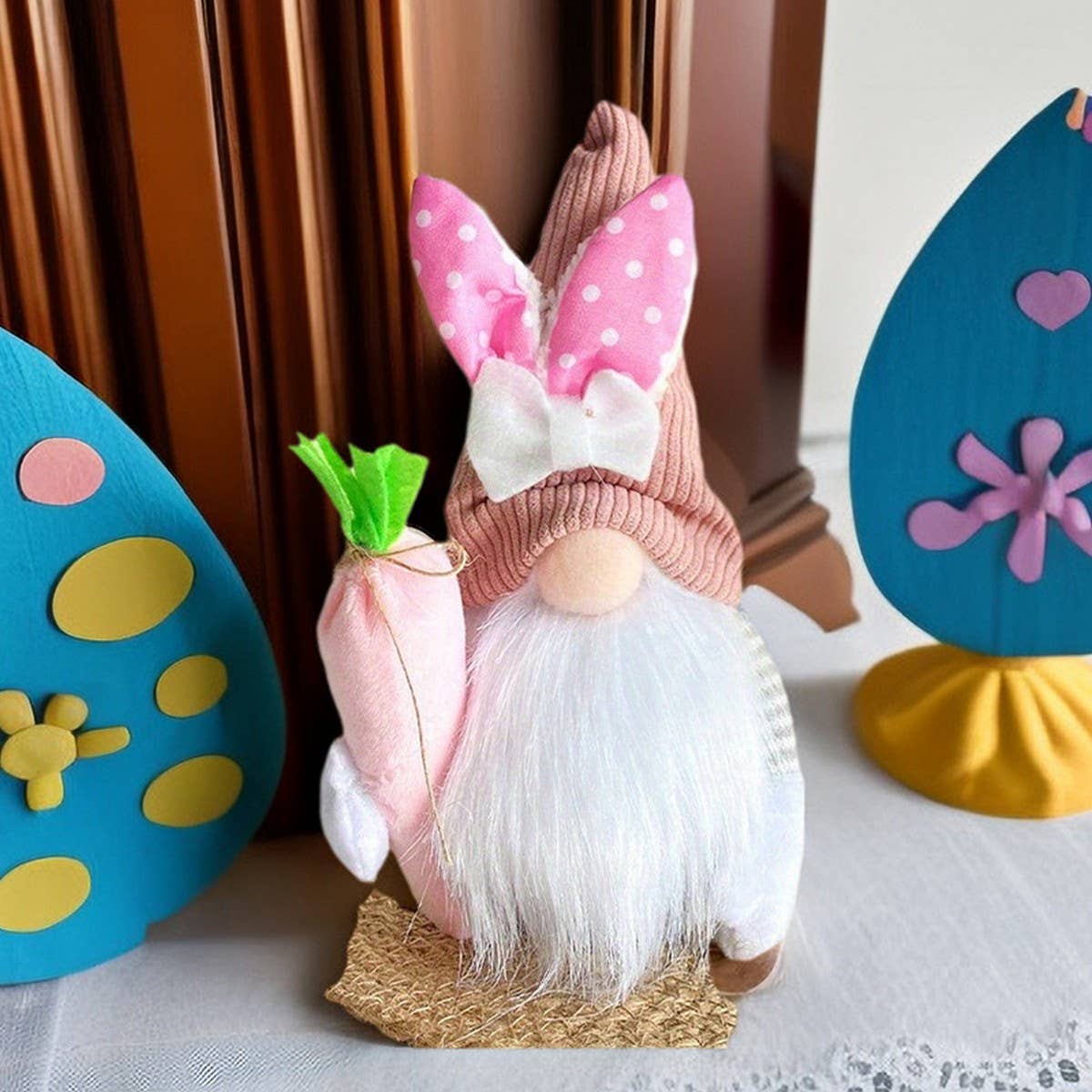 EASTER BUNNY GNOME HOLDING A BOUQUET OF FLOWERS_CWMM3481