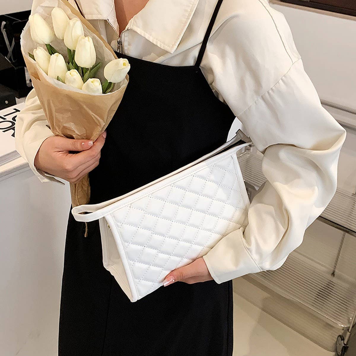 High-End Black And White Embroidery Cosmetic Bag_Cwab4416