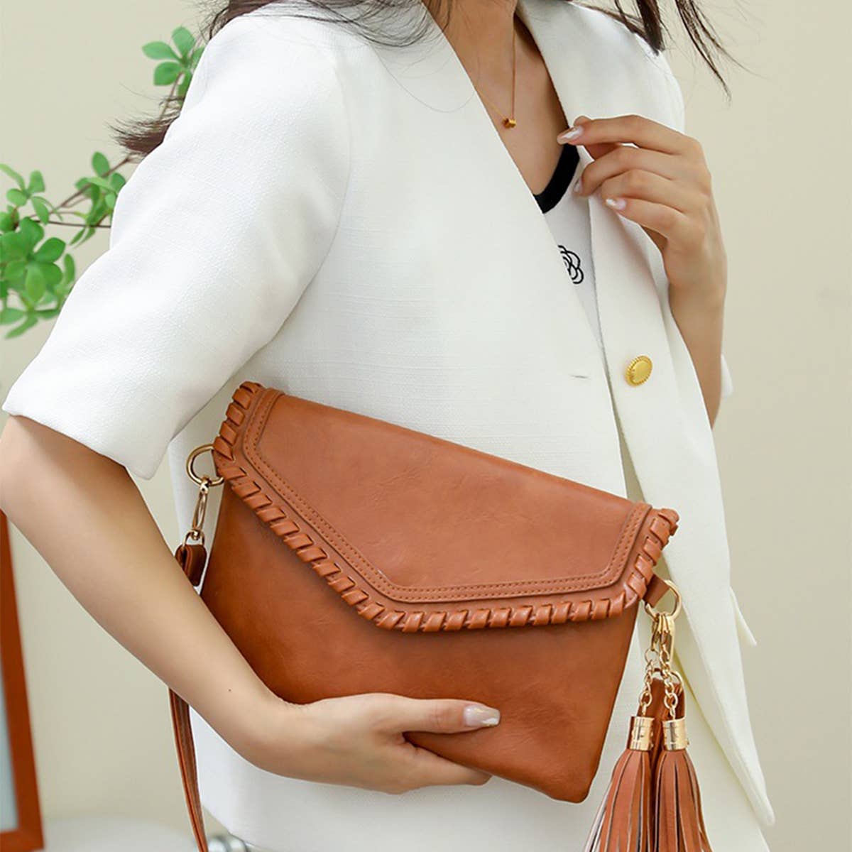 Fashionable Shoulder Crossbody Bag With Tassels_Cwab1814