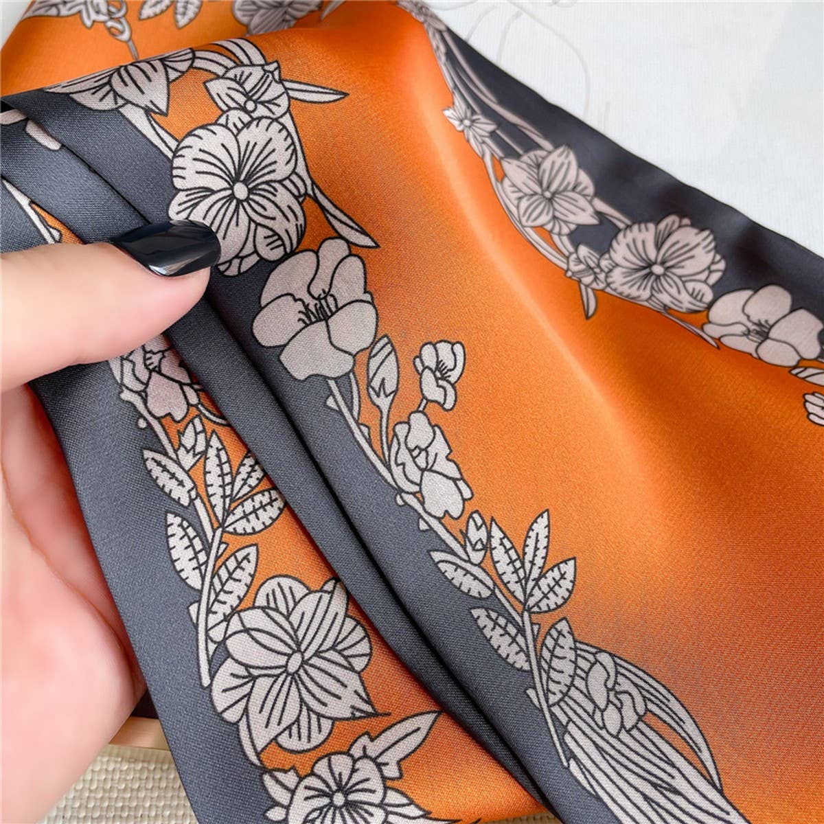 Wide Bevel Scarf With Printed Pattern Head Scarf_Cwasc1528