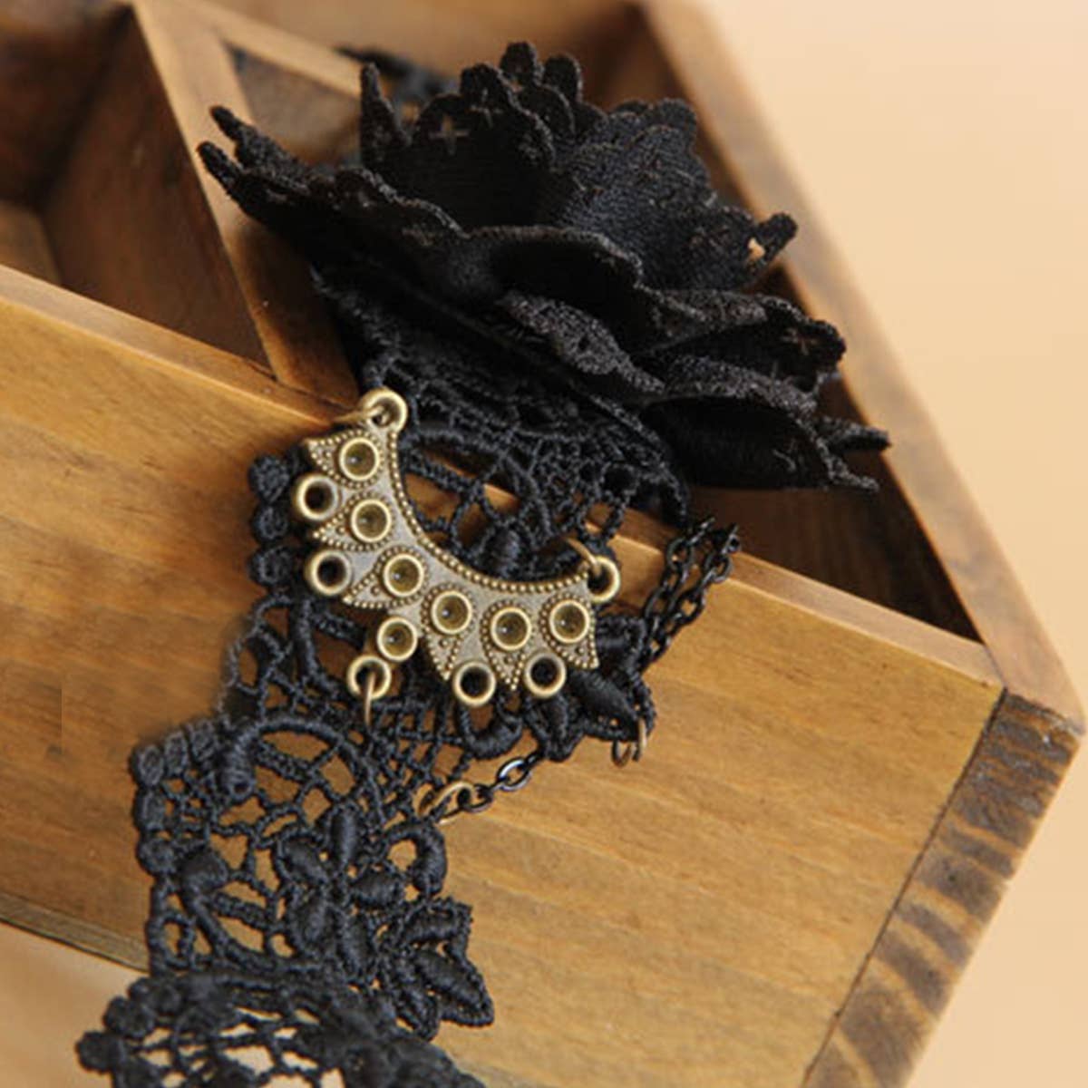 HALLOWEEN FLOWER CRYSTAL LACE SHORT NECKLACE COLLAR_CWMM0163