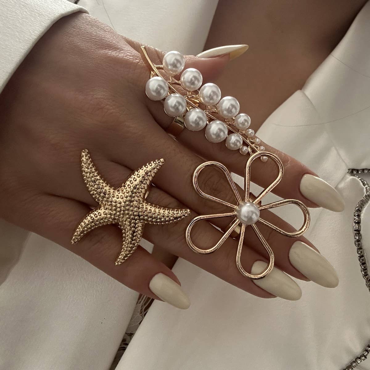 IRREGULAR HOLLOW WINDING IMITATION PEARL RING_CWMM3234