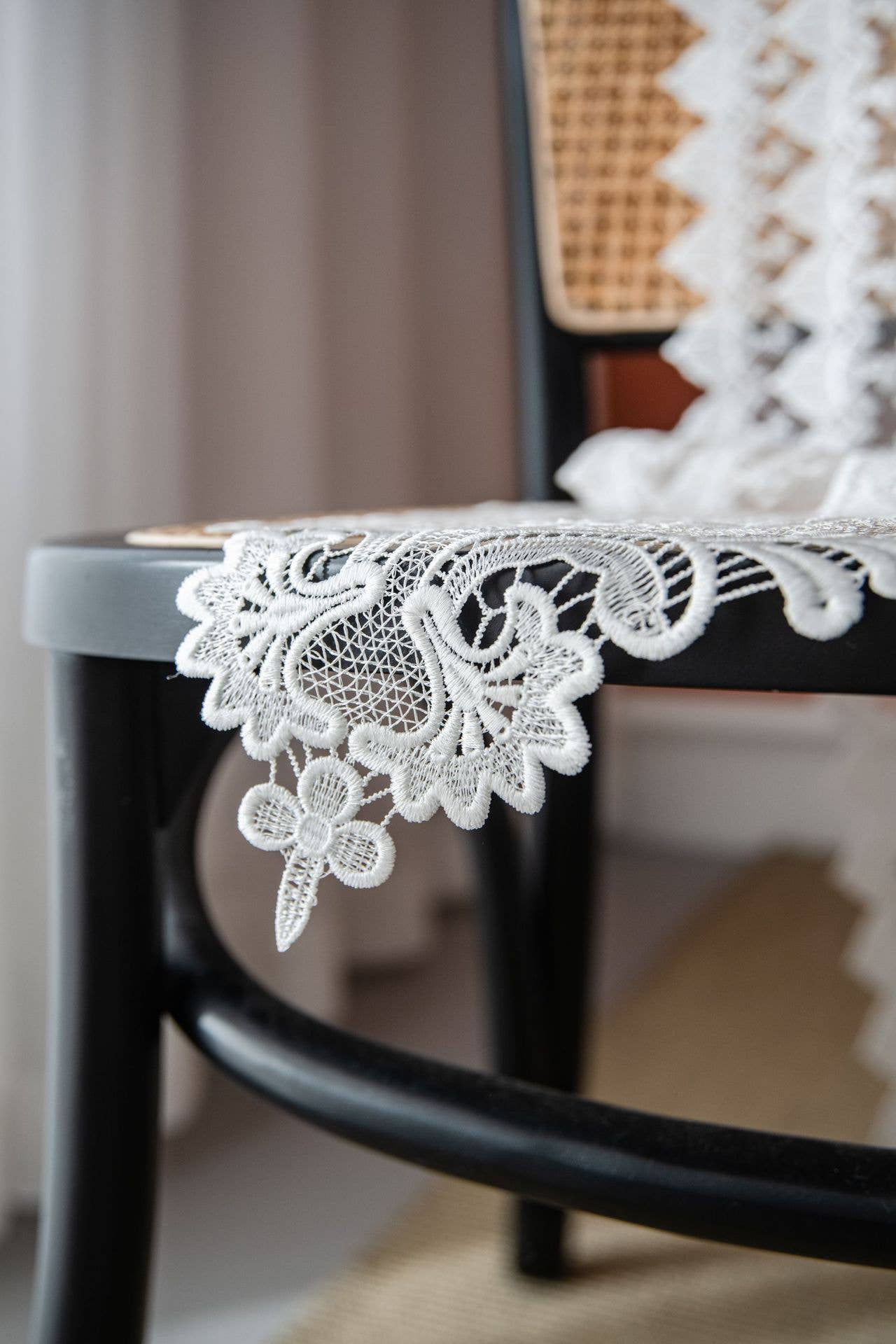 DANDY HOLLOWED TABLE RUNNER_CWMM0010