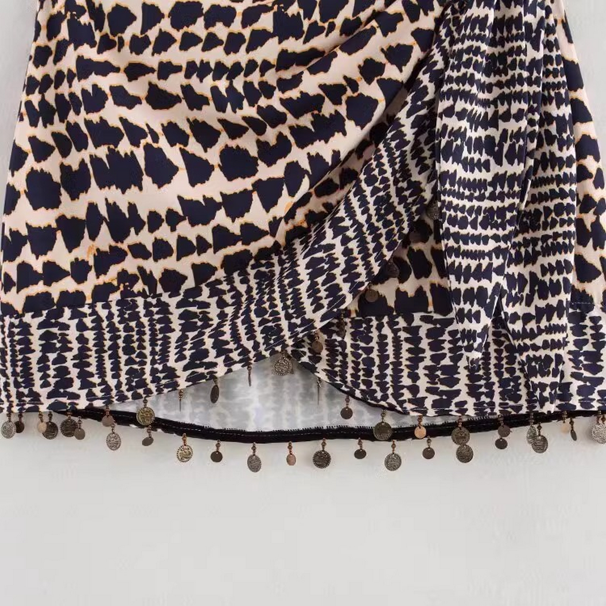 HIGH WAIST BEADED SKIRT WITH VINTAGE PRINT_CWDSD8337