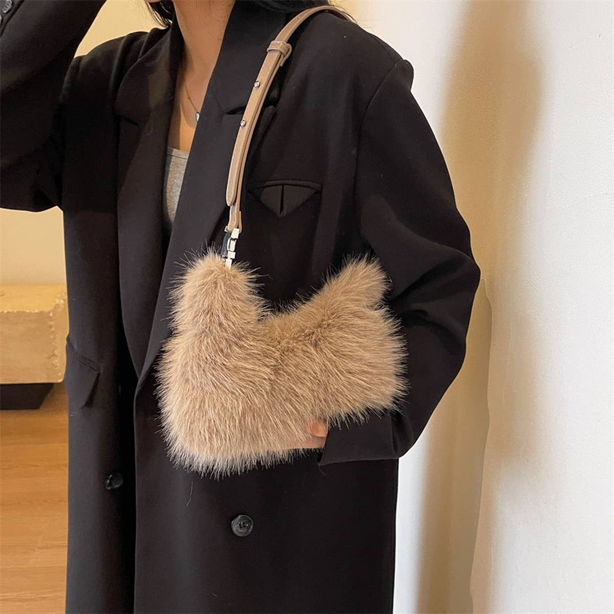 Winter Faux Fox Fur Single Shoulder Plush Bag_Cwab3943