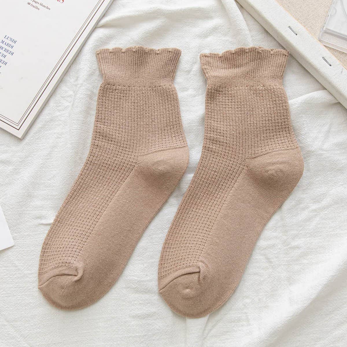 RUFFLED SOLID COLOR MID TUBE SOCKS FOR WOMEN_CWMS0412