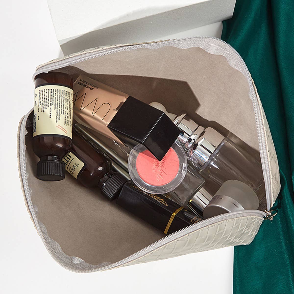 SIMPLE WOVEN WATERPROOF SHELL MAKEUP BAG_CWAB1436