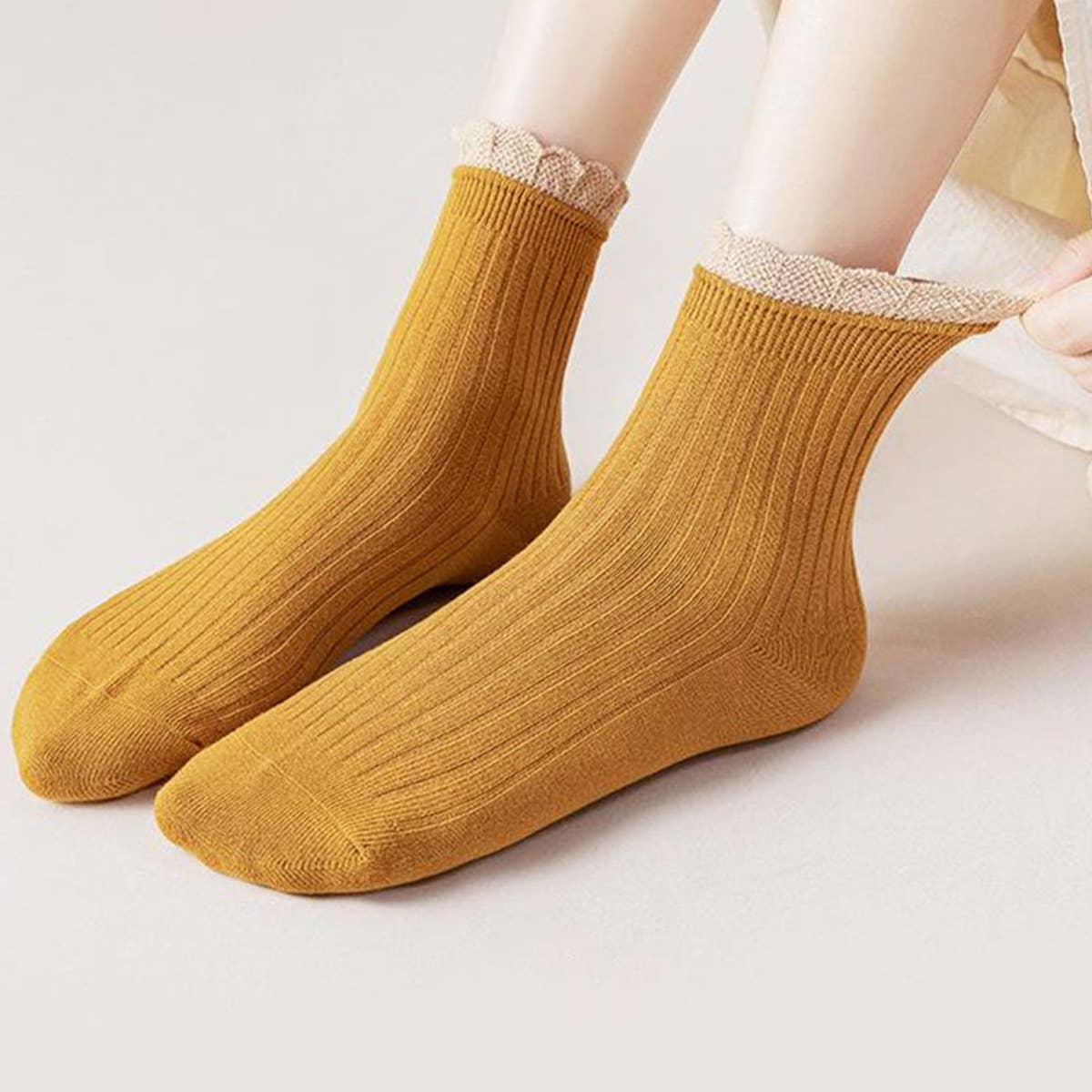 CUTE RUFFLE EDGE LACE MID CREW SOCKS FOR WOMENS_CWMS0141