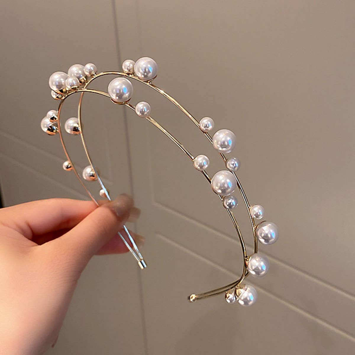 RETRO LOVE TWIST PEARL HEADBAND_CWAHA0829